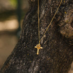 Carregar imagem no visualizador da galeria, Júlia colar com crucifixo
