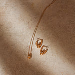 Load image into Gallery viewer, Lembrança necklace with pendant letter
